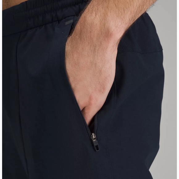 NWT lululemon Men’s License to Train Jogger in True Navy size Medium - Picture 4 of 7